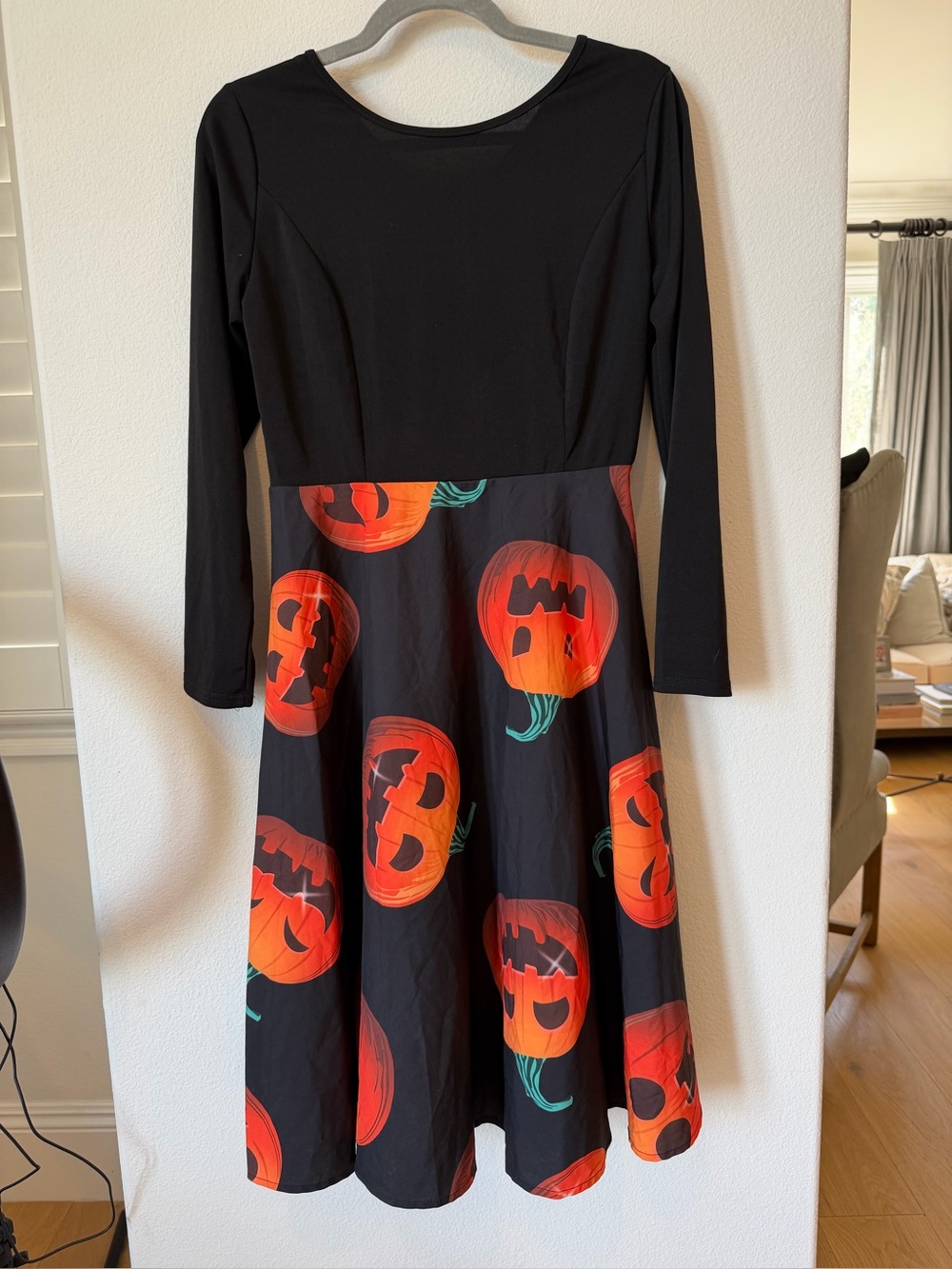 Women’s Black Long-Sleeve Halloween Dress with Orange Pumpkin Print M